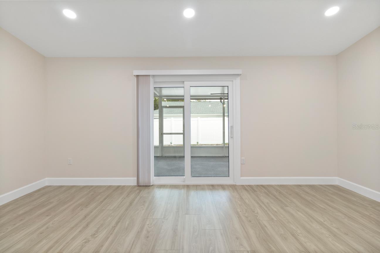 Listing photo id 28 for 11614 Bee Hive Lane