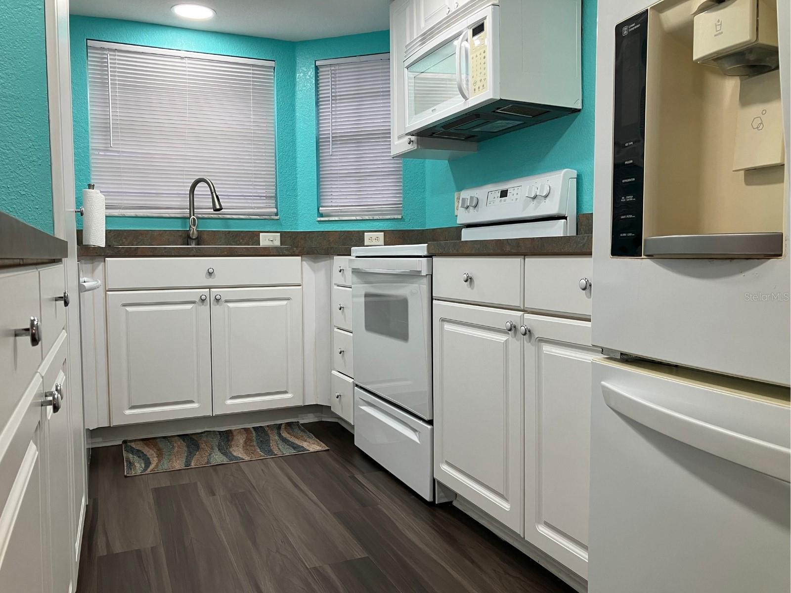 Image 9 of 35 For 21146 Fountain View Lane 4303