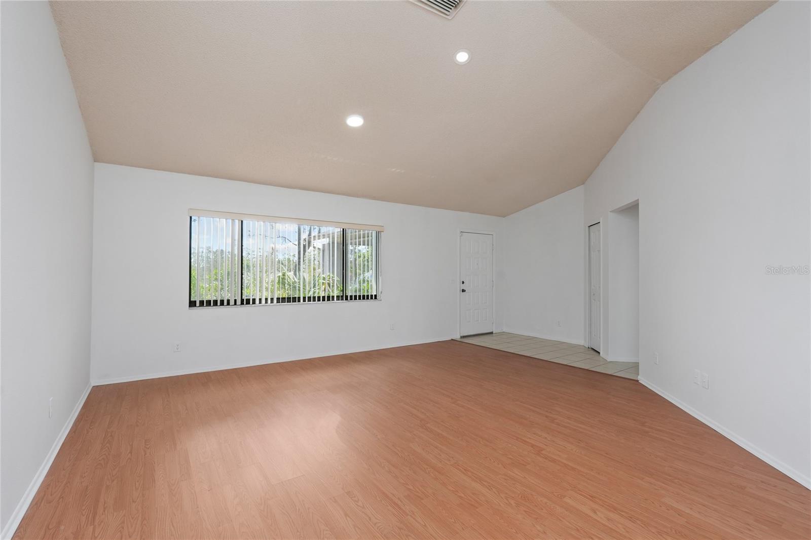 Image 21 of 35 For 13143 Lawrence Street