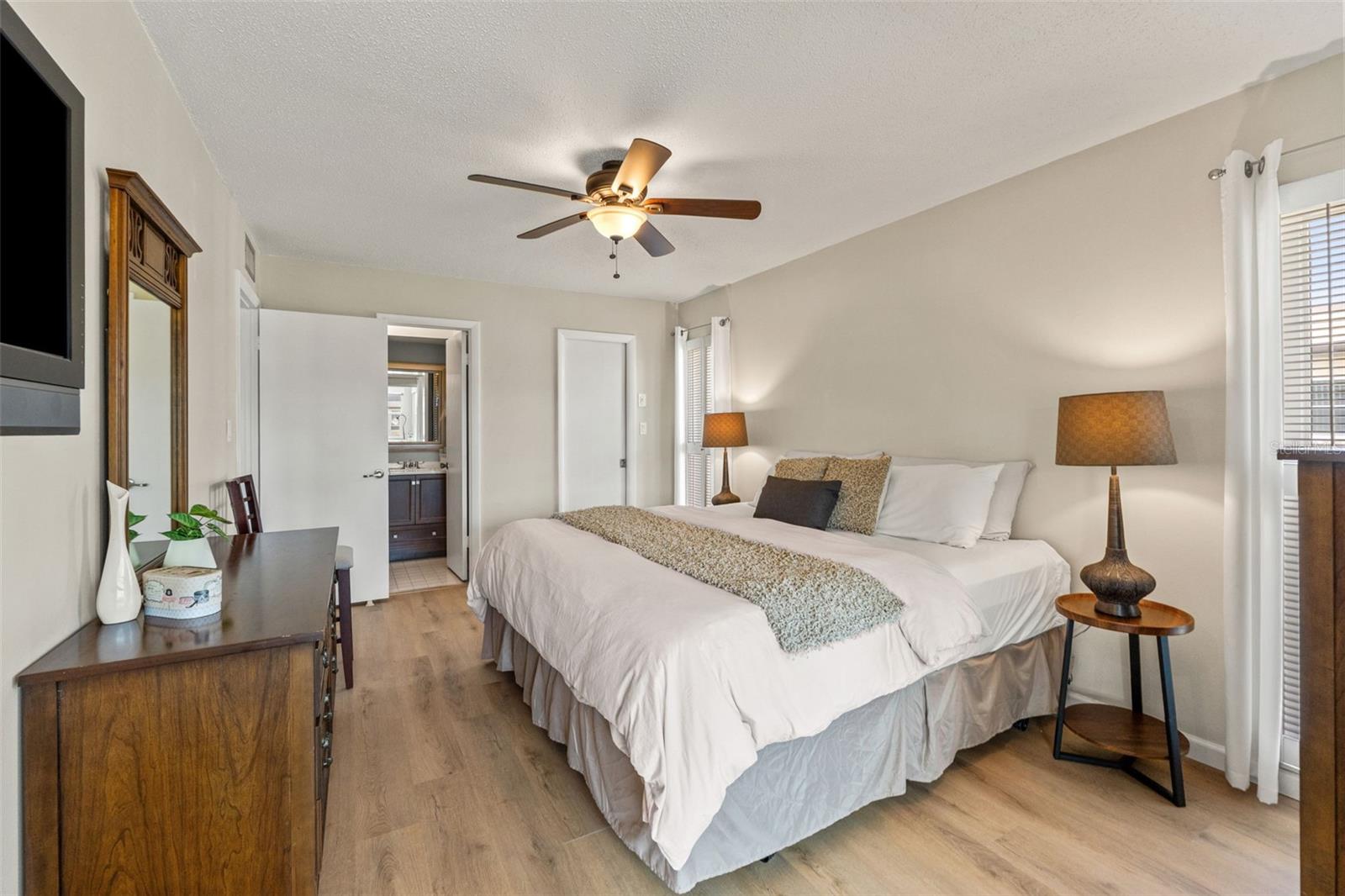 Image 5 of 31 For 5111 Amulet Drive 202