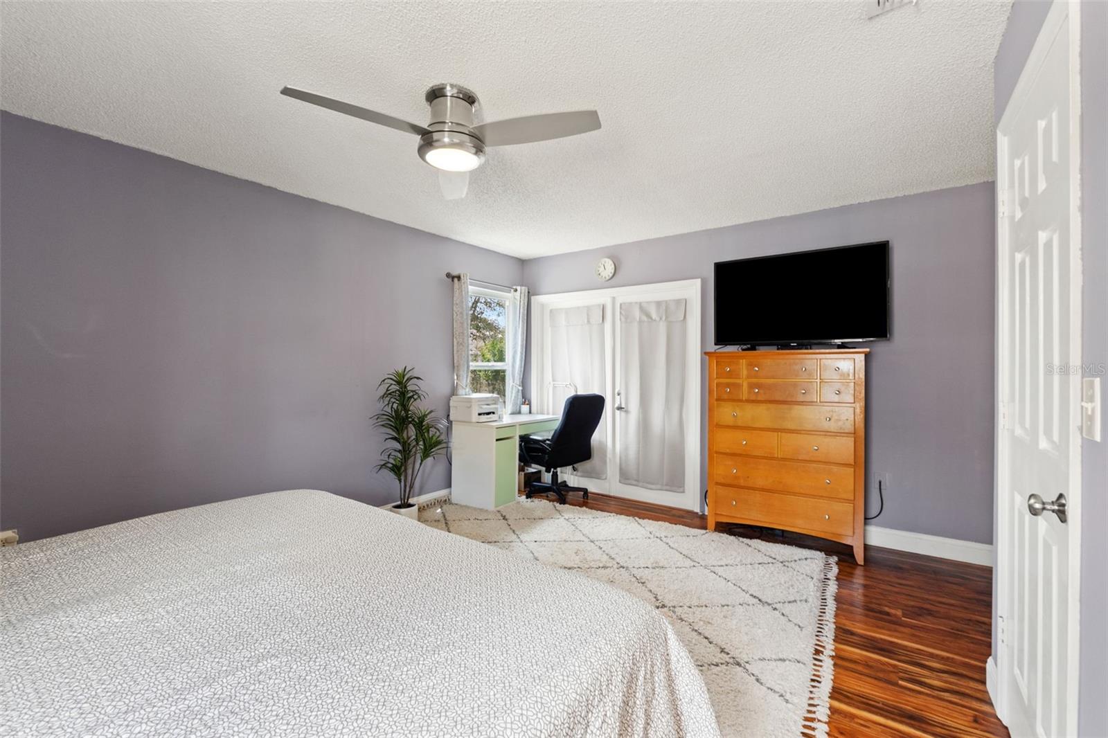 Listing photo id 14 for 4128 Foxboro Drive