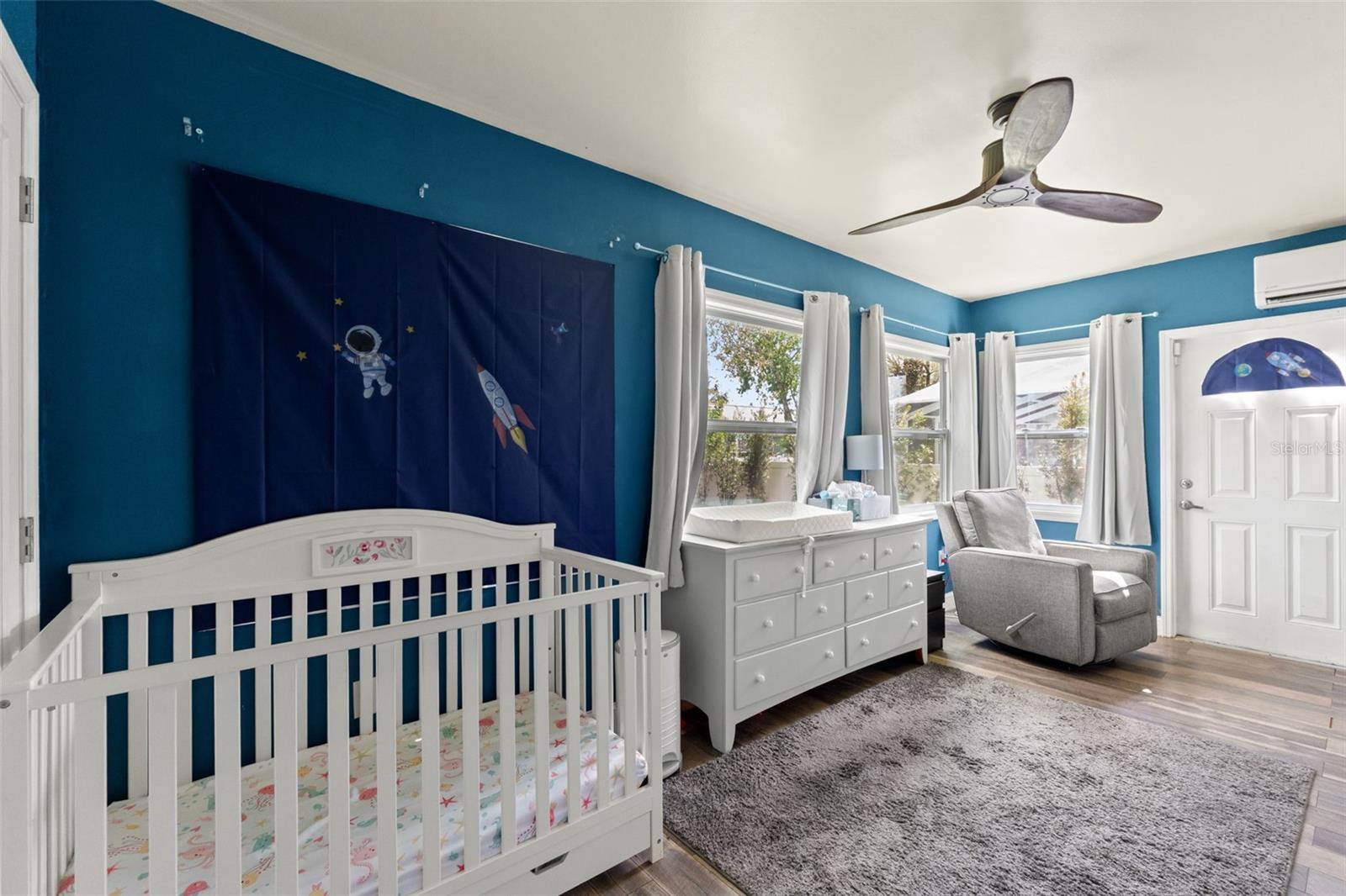 Listing photo id 16 for 4128 Foxboro Drive