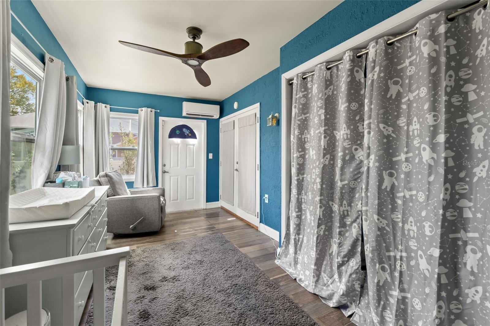 Listing photo id 18 for 4128 Foxboro Drive