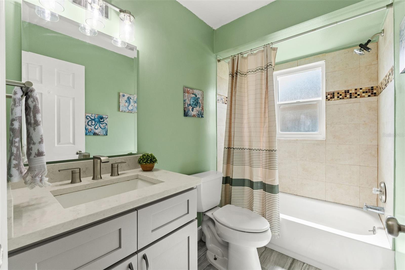 Listing photo id 19 for 4128 Foxboro Drive