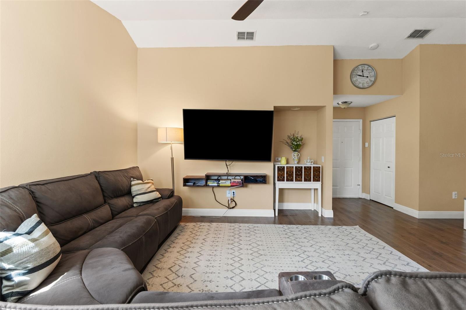 Listing photo id 27 for 4128 Foxboro Drive