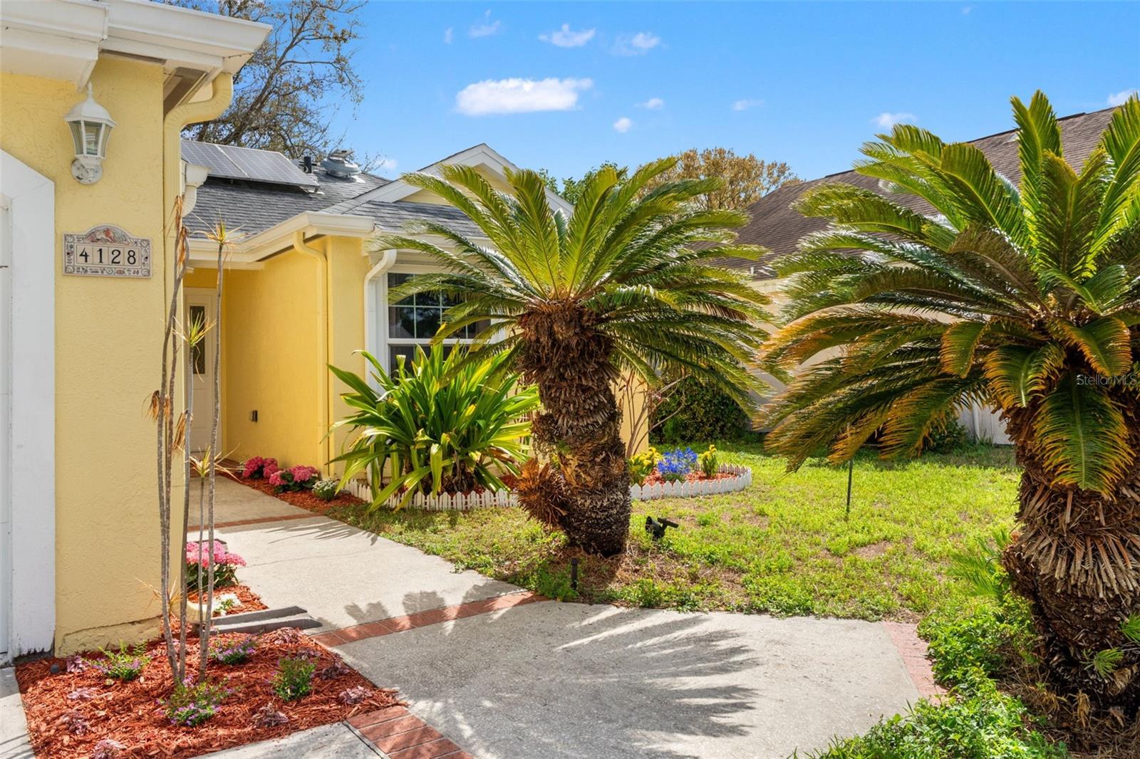 Listing photo id 2 for 4128 Foxboro Drive