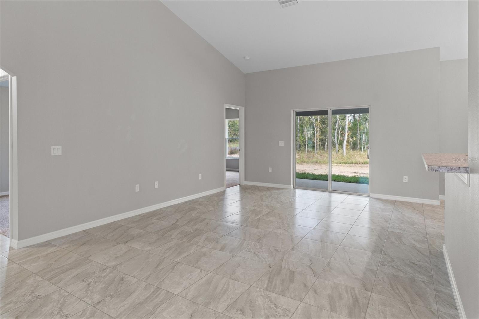 Image 5 of 48 For 17 Hawthorne Court