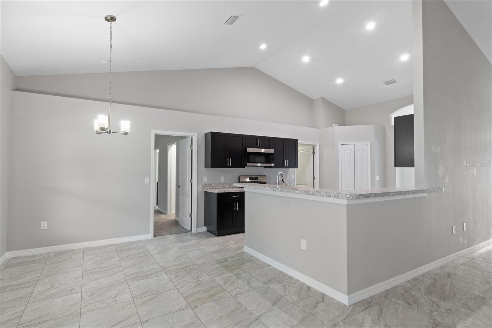 Image 9 of 48 For 17 Hawthorne Court