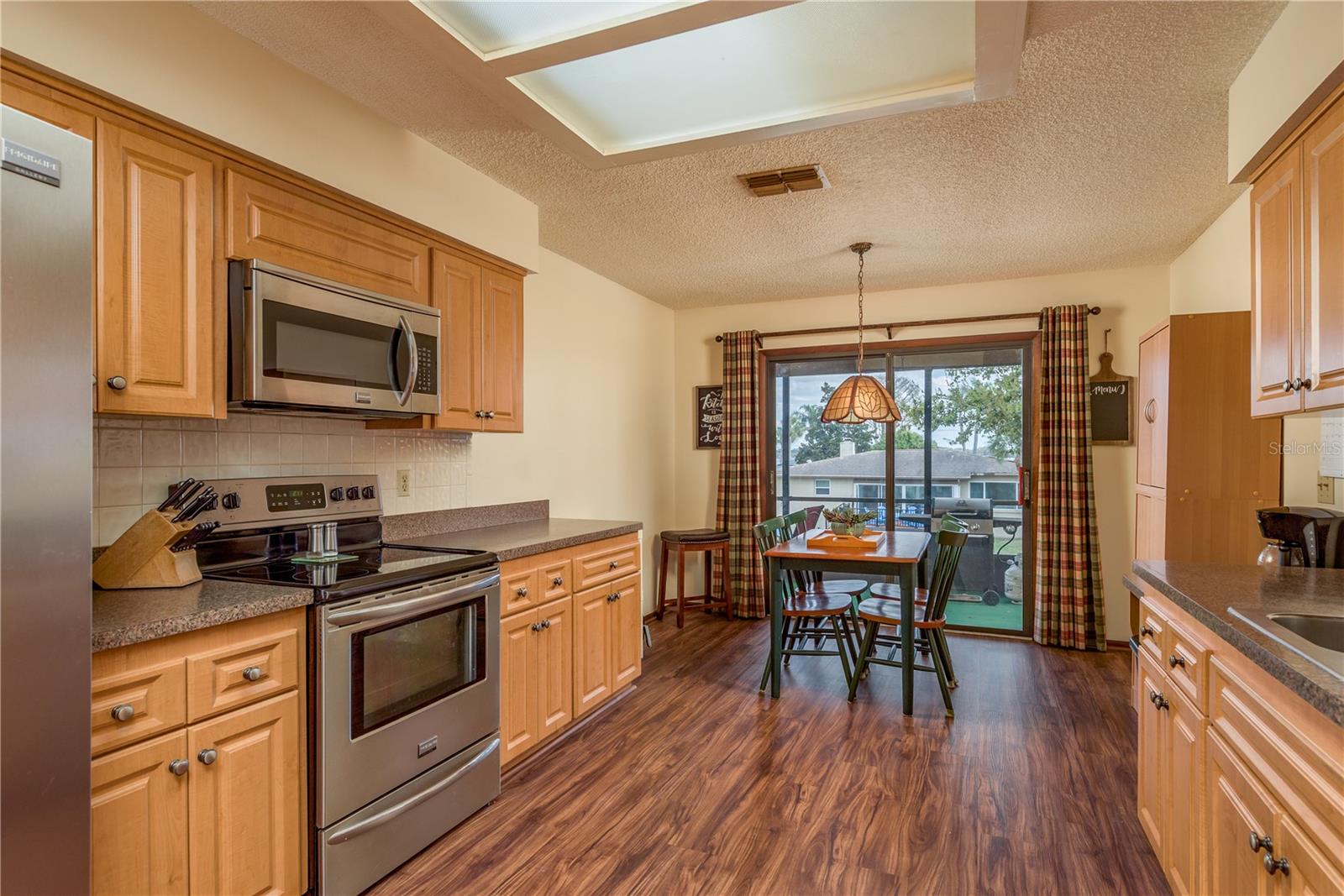 Image 12 of 58 For 1462 Lakeview Drive