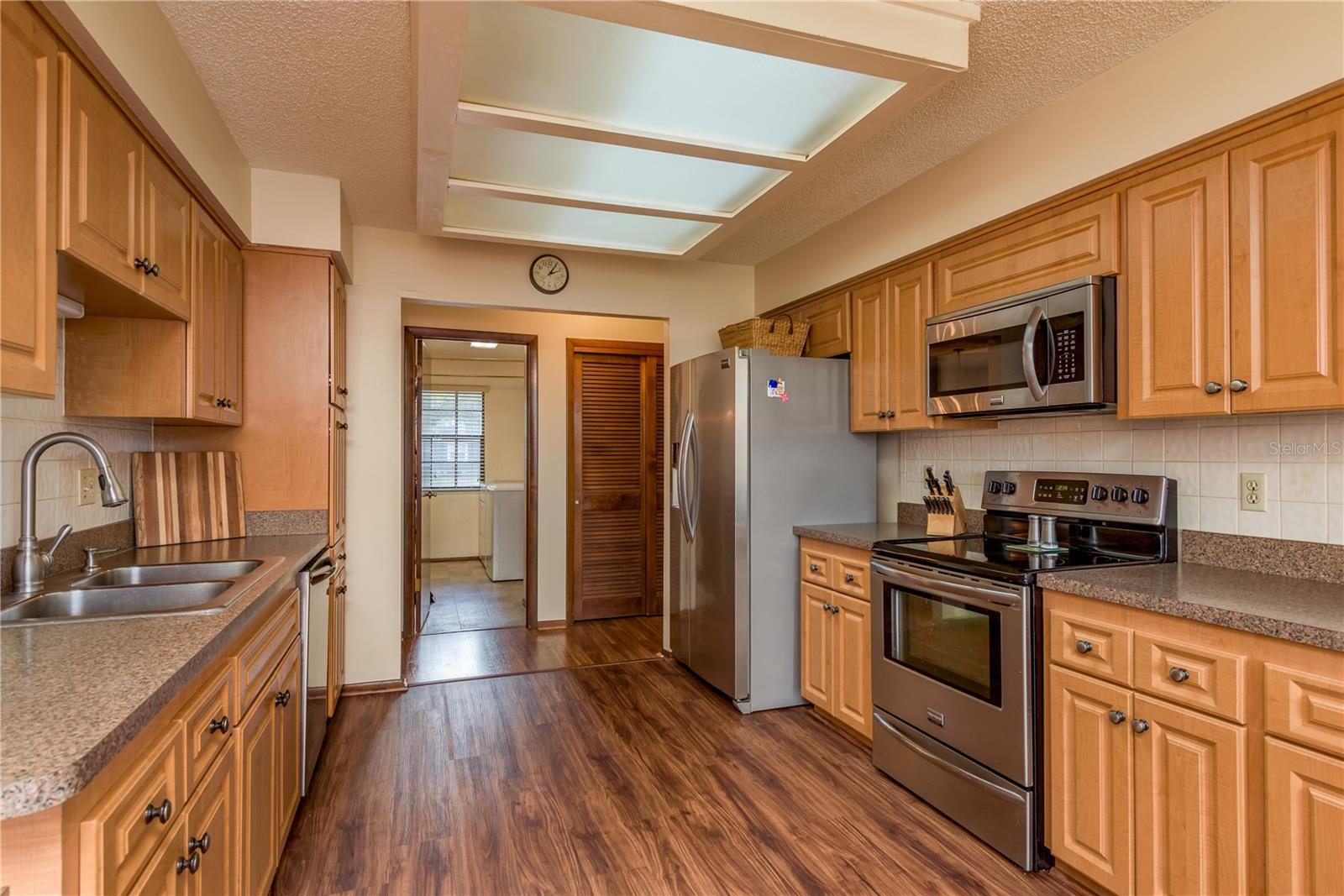 Image 14 of 58 For 1462 Lakeview Drive