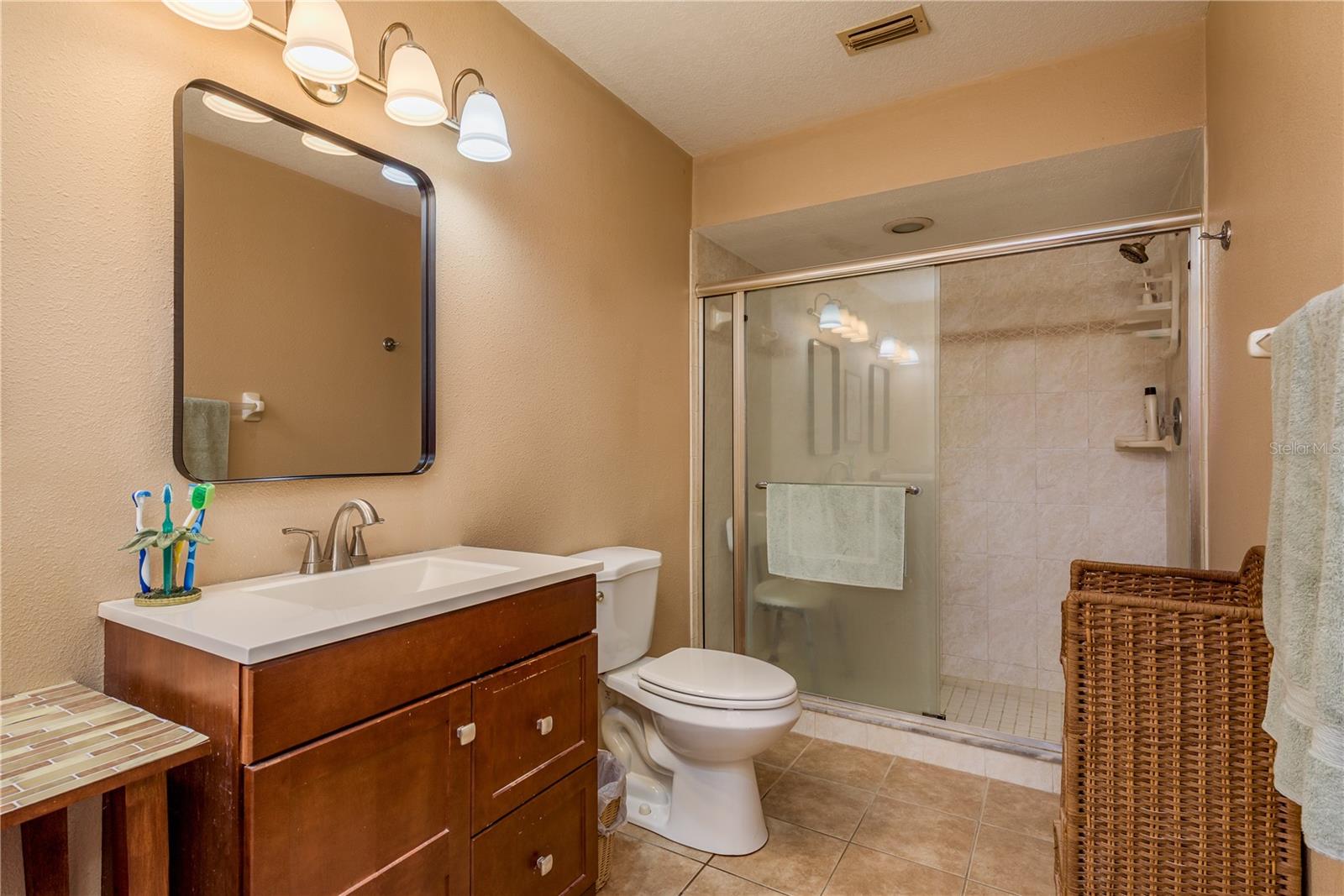 Image 18 of 58 For 1462 Lakeview Drive