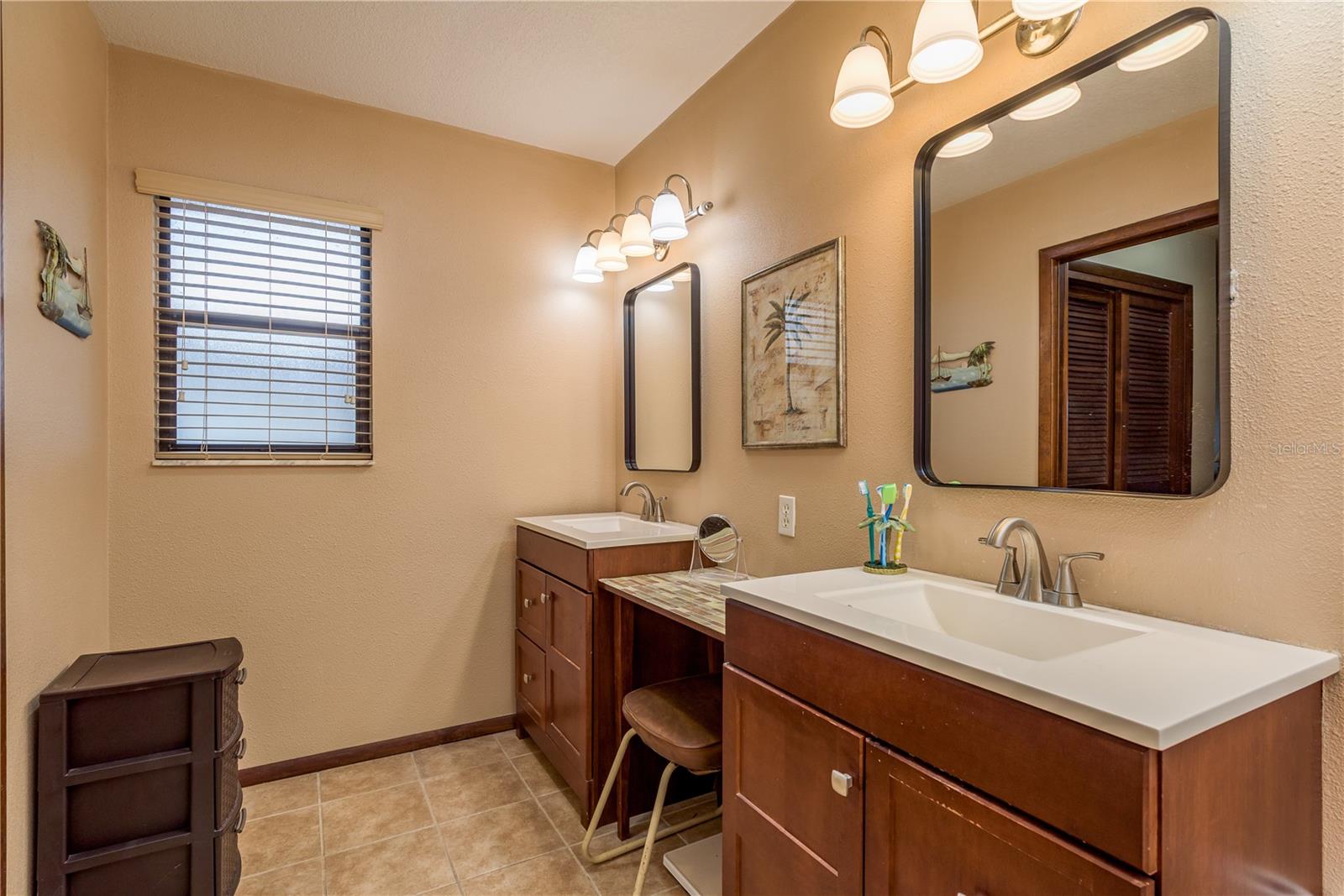 Image 19 of 58 For 1462 Lakeview Drive