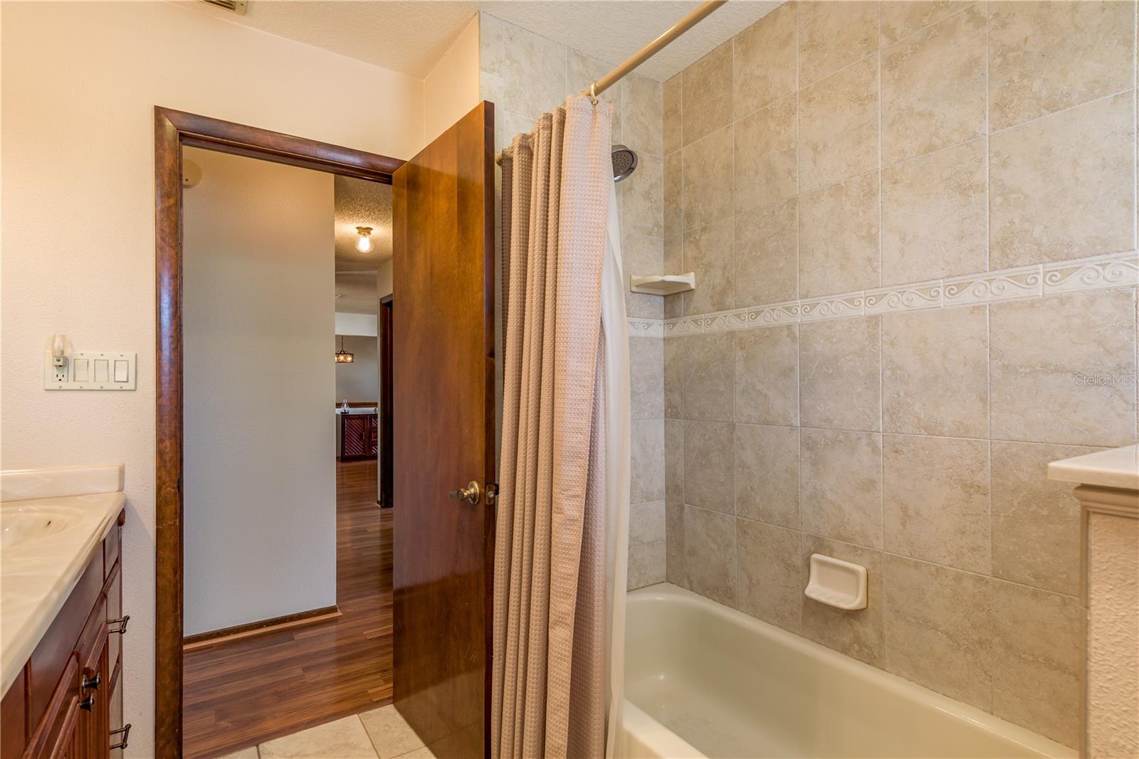 Image 23 of 58 For 1462 Lakeview Drive