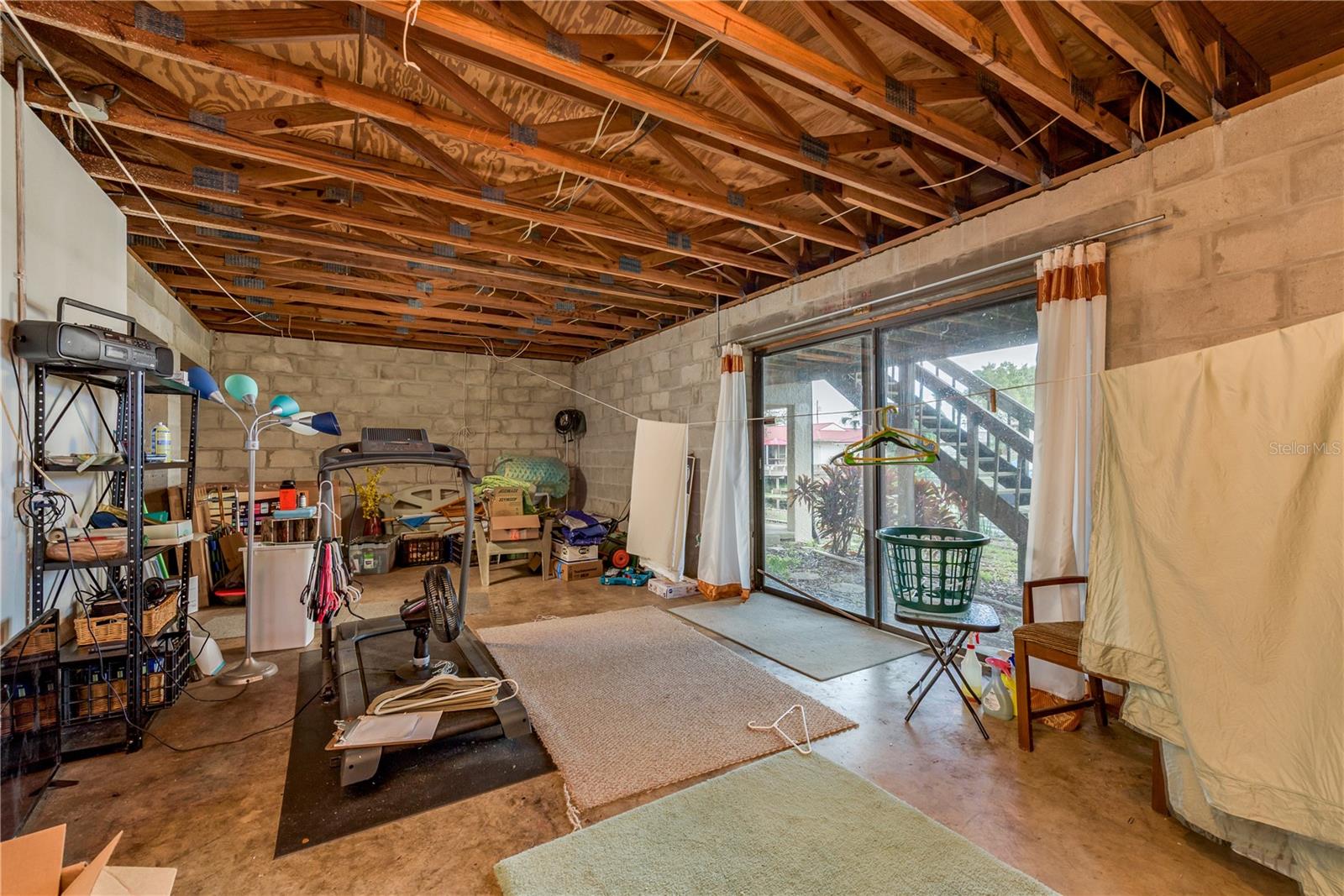 Image 28 of 58 For 1462 Lakeview Drive