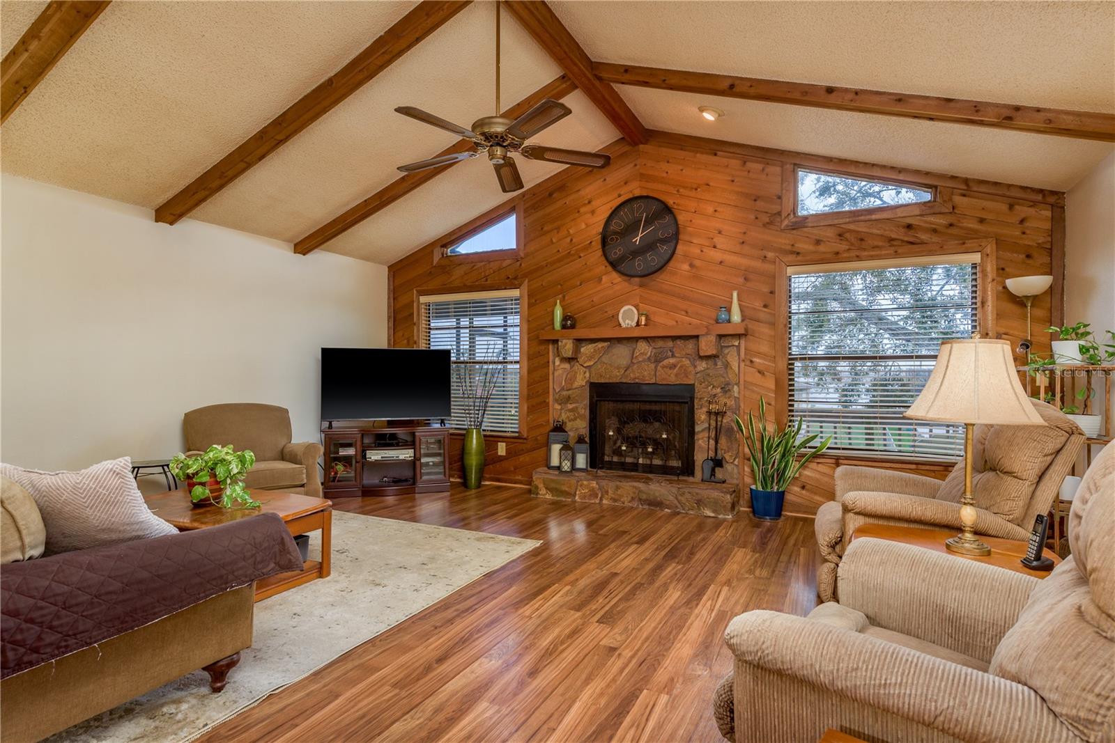 Image 7 of 58 For 1462 Lakeview Drive