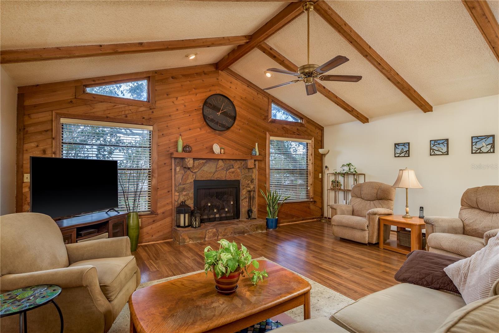 Image 8 of 58 For 1462 Lakeview Drive