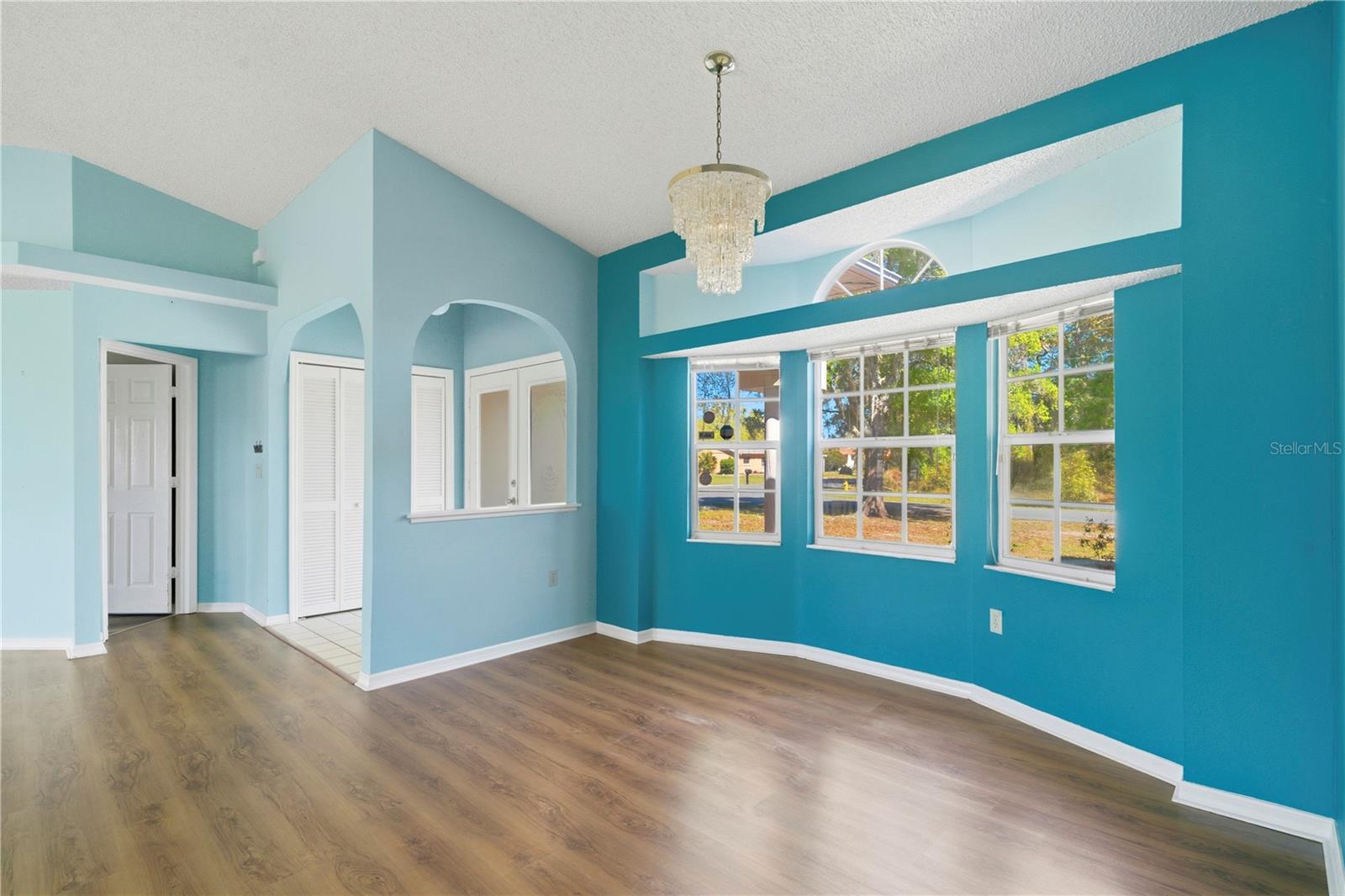 Image 12 of 39 For 10358 Ireland Street