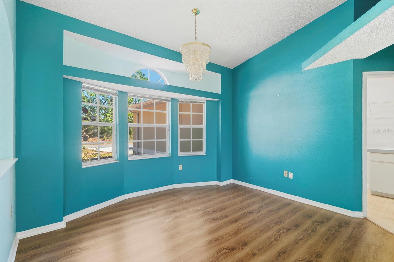 Image 13 of 39 For 10358 Ireland Street