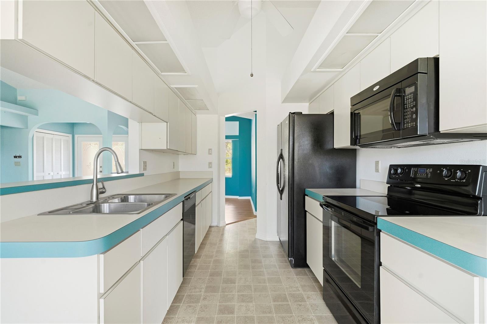 Image 15 of 39 For 10358 Ireland Street