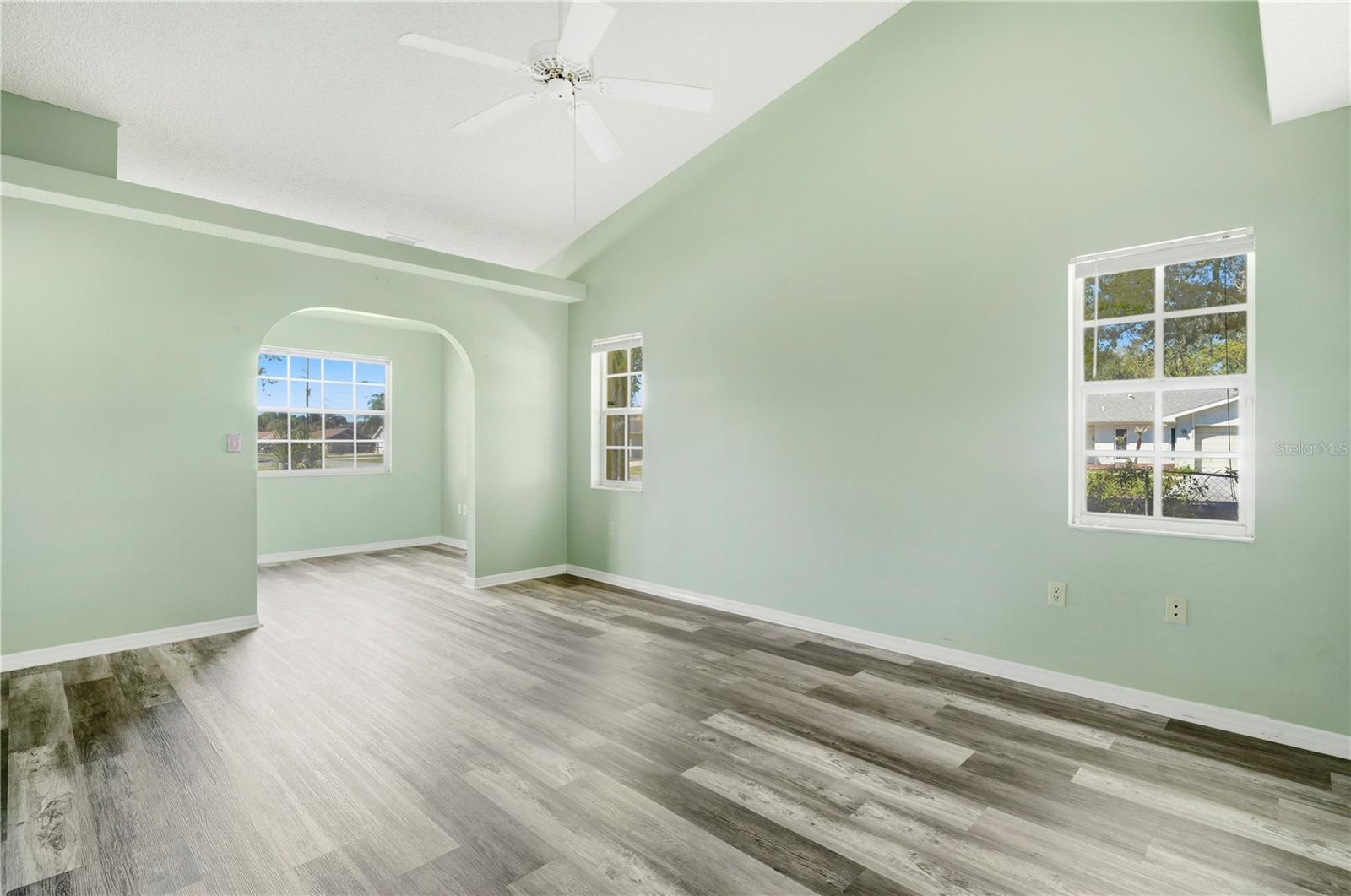 Image 17 of 39 For 10358 Ireland Street