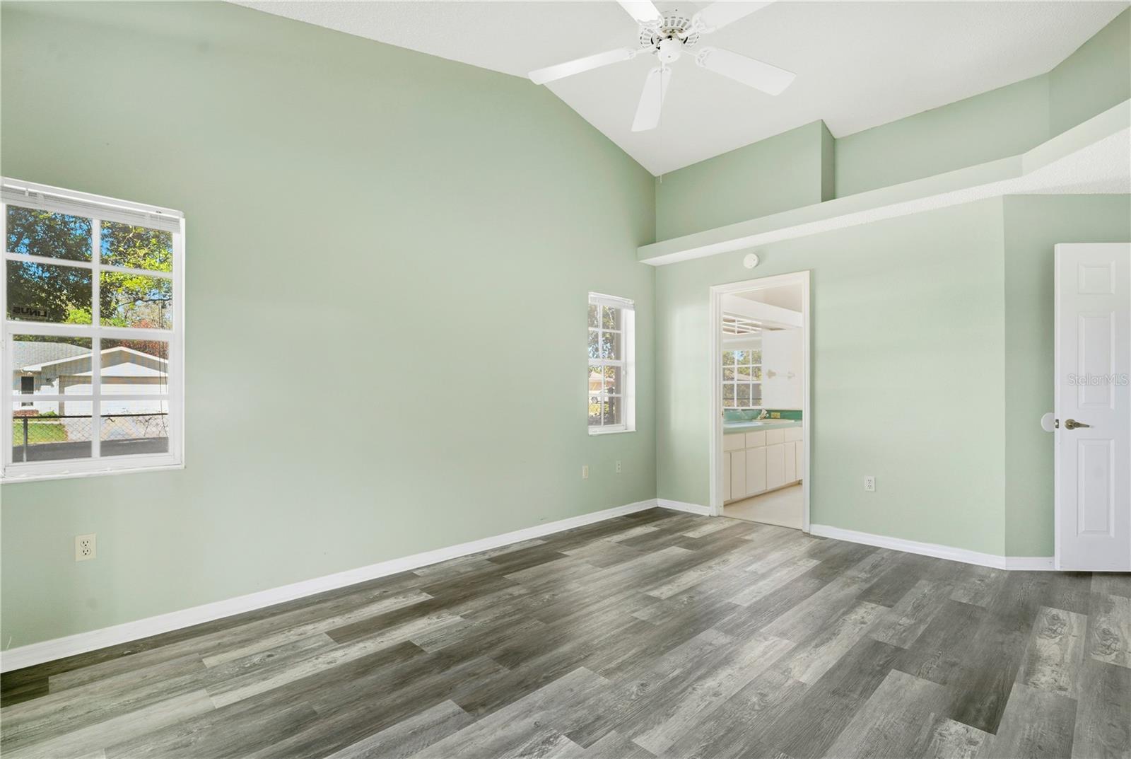 Image 18 of 39 For 10358 Ireland Street