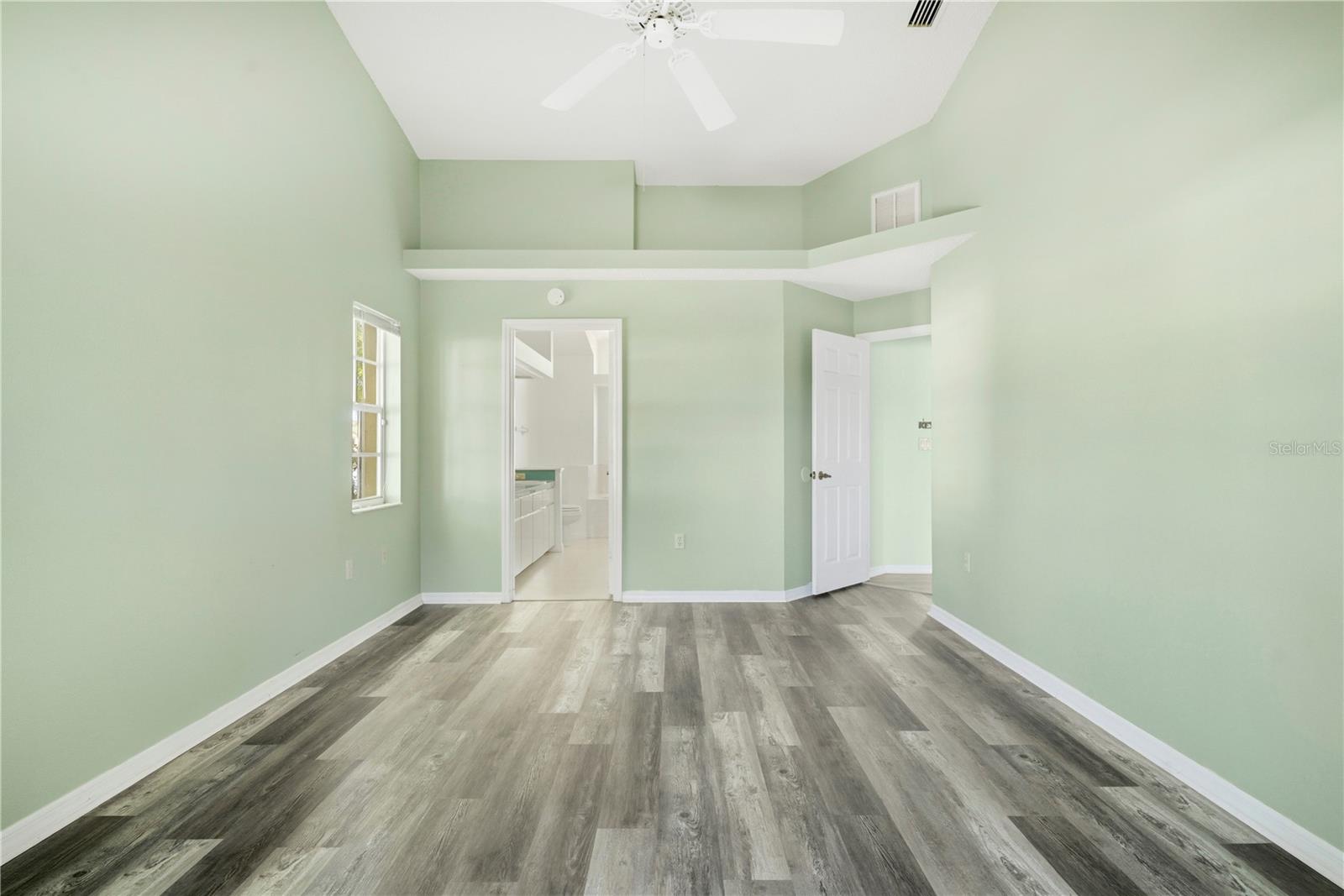 Image 19 of 39 For 10358 Ireland Street