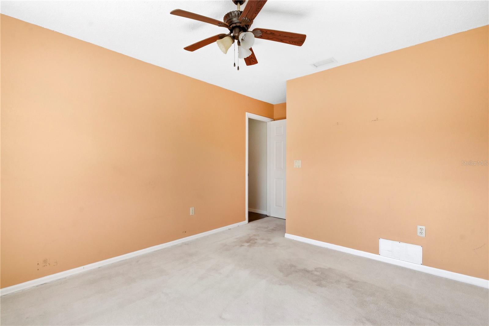 Image 25 of 39 For 10358 Ireland Street