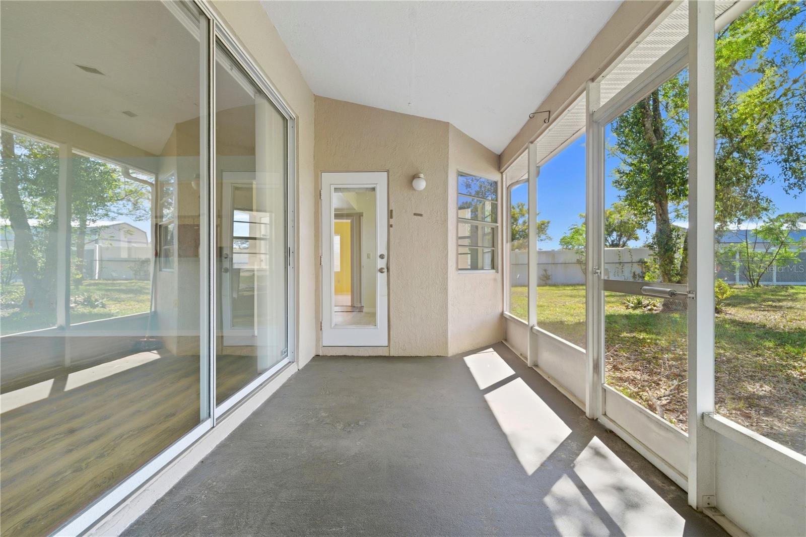 Image 27 of 39 For 10358 Ireland Street