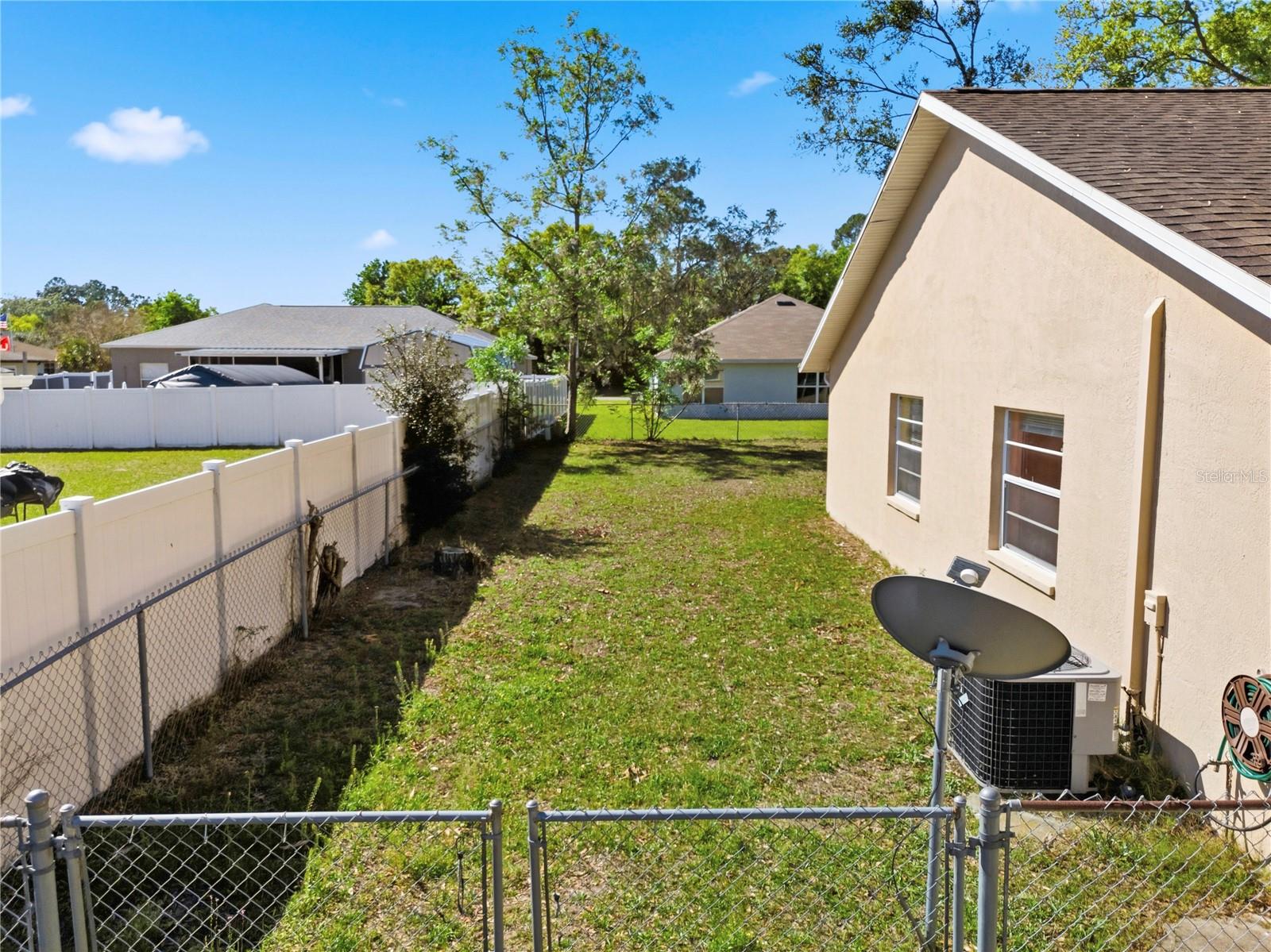 Image 6 of 39 For 10358 Ireland Street