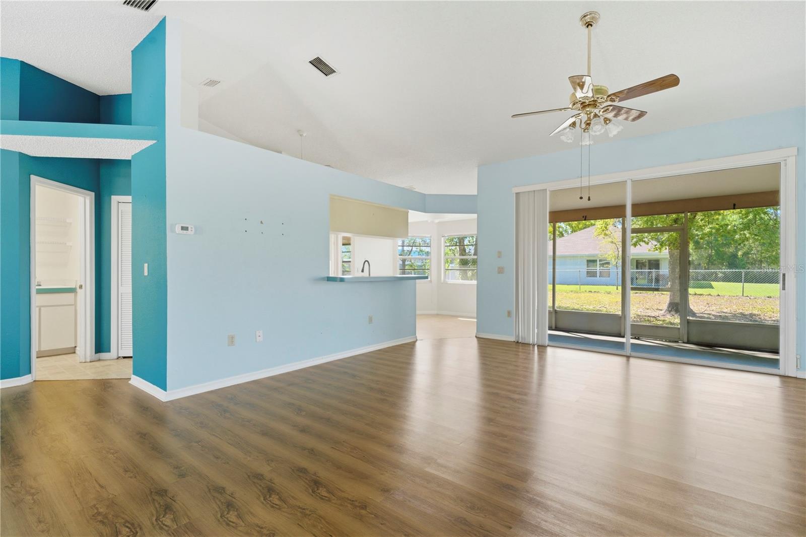 Image 8 of 39 For 10358 Ireland Street