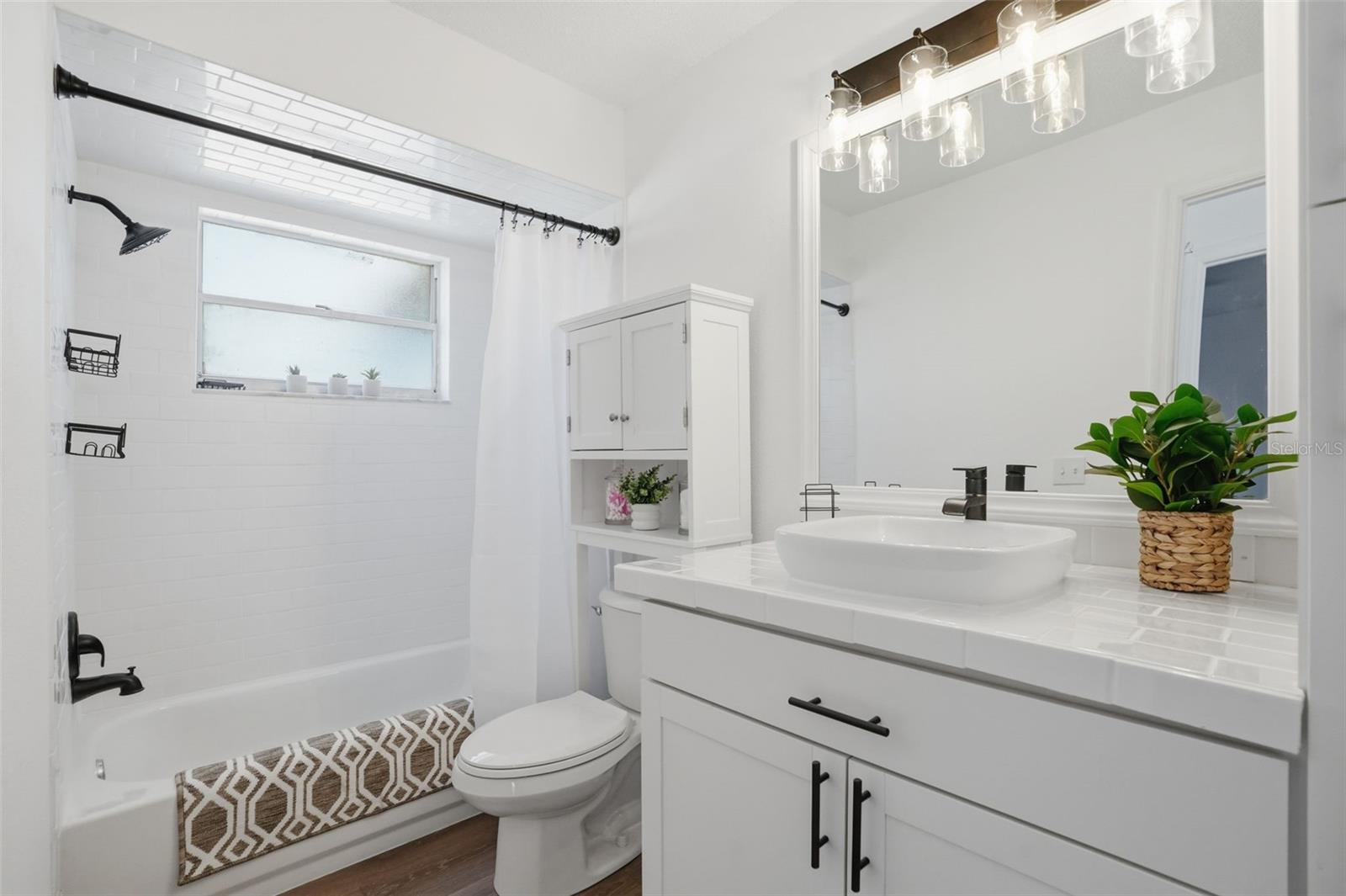 Image 11 of 37 For 2076 Landover Boulevard