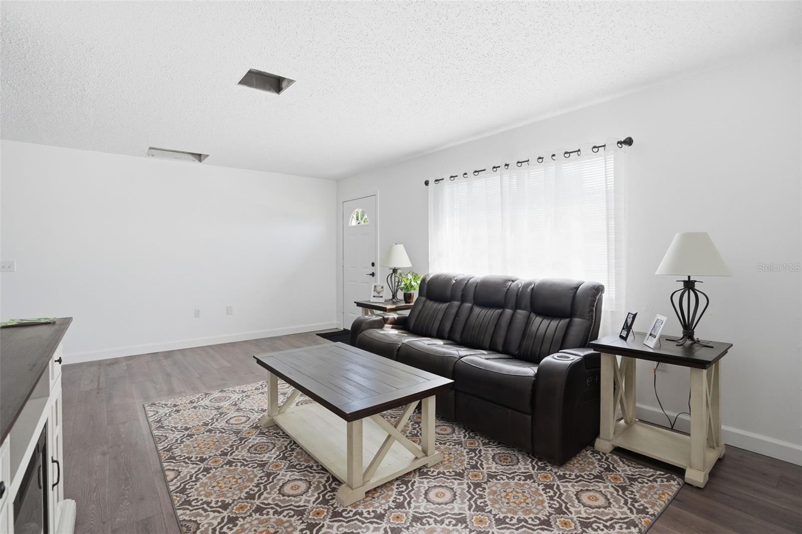 Image 14 of 37 For 2076 Landover Boulevard