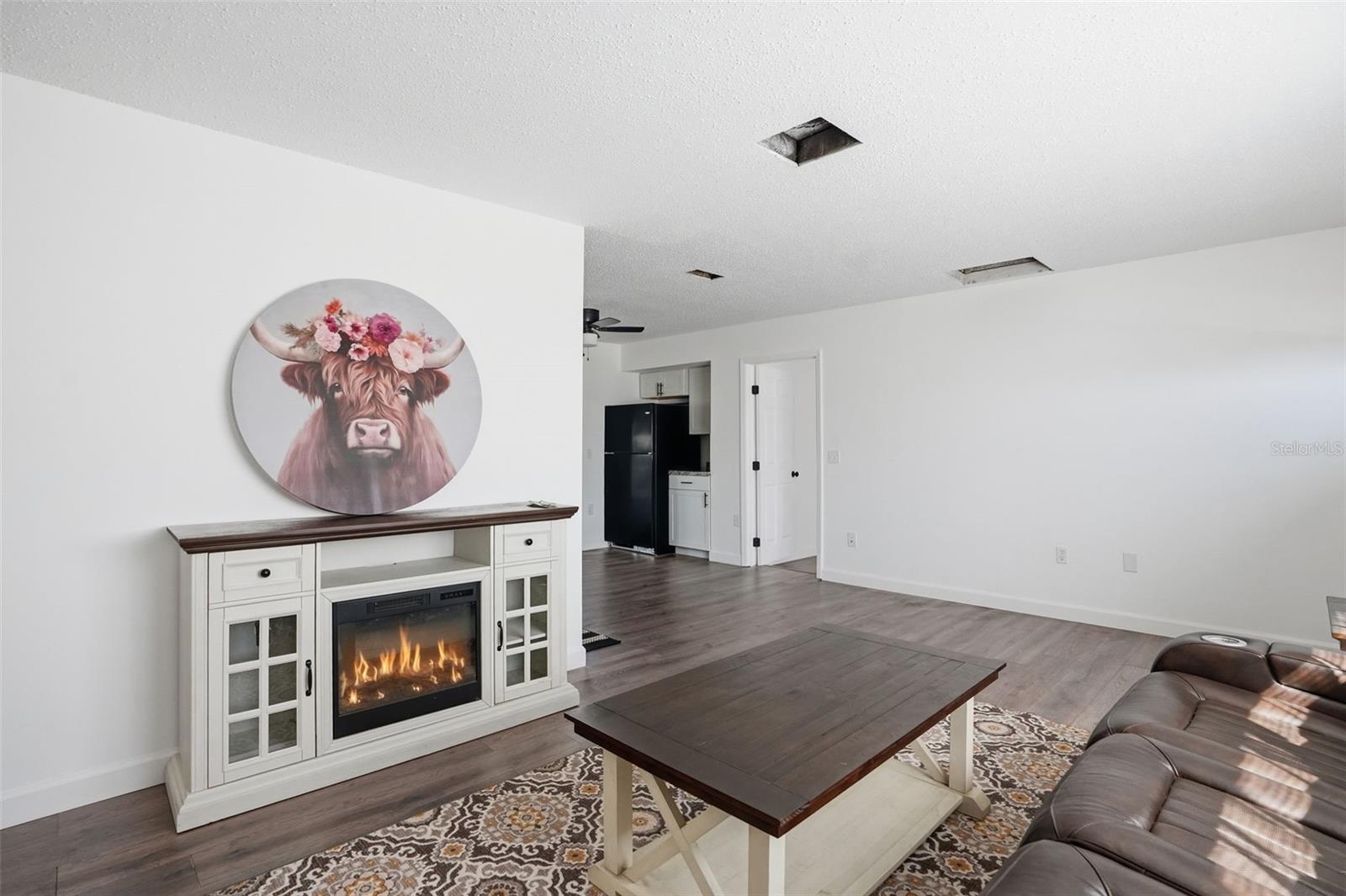 Image 15 of 37 For 2076 Landover Boulevard