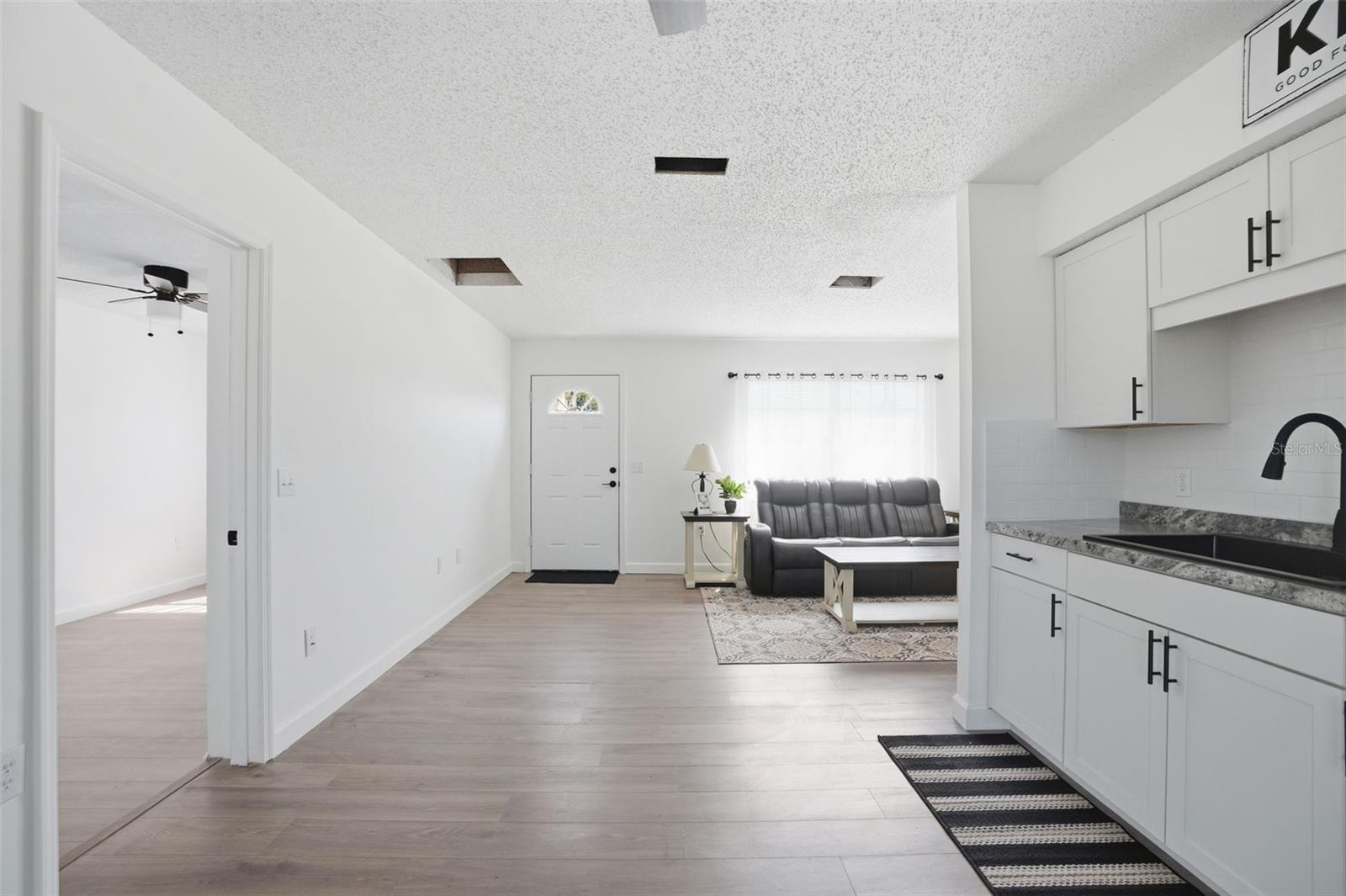 Image 16 of 37 For 2076 Landover Boulevard