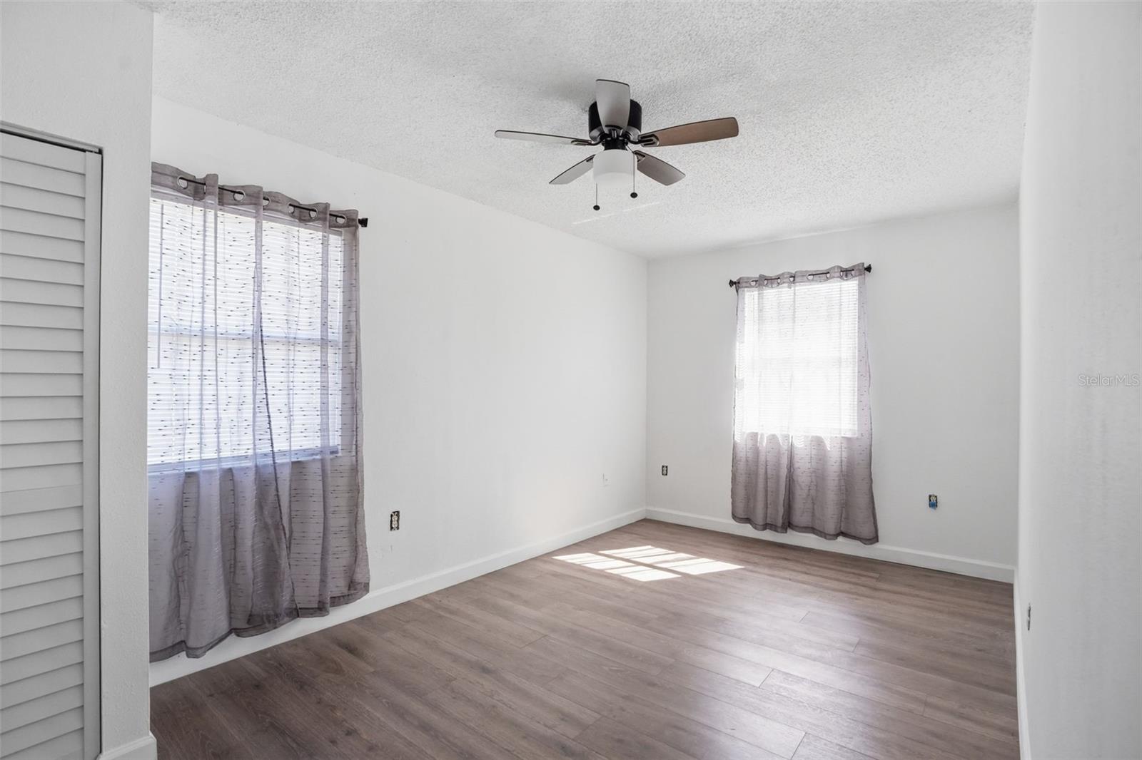 Image 19 of 37 For 2076 Landover Boulevard