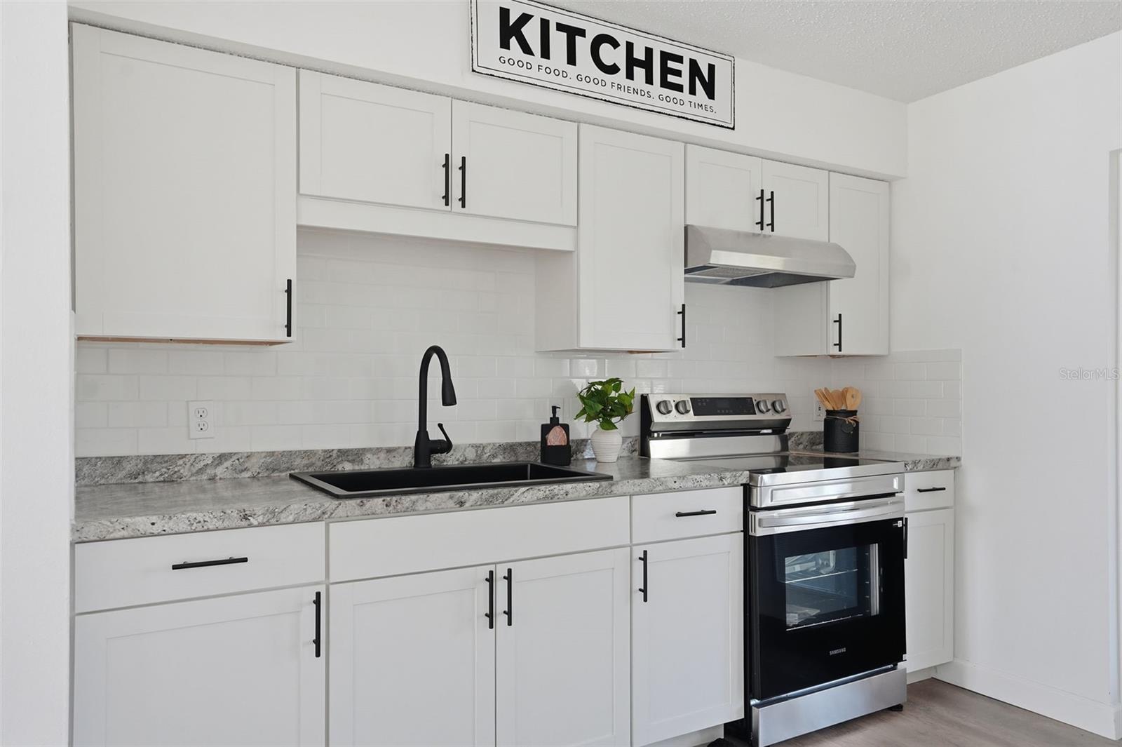 Image 4 of 37 For 2076 Landover Boulevard