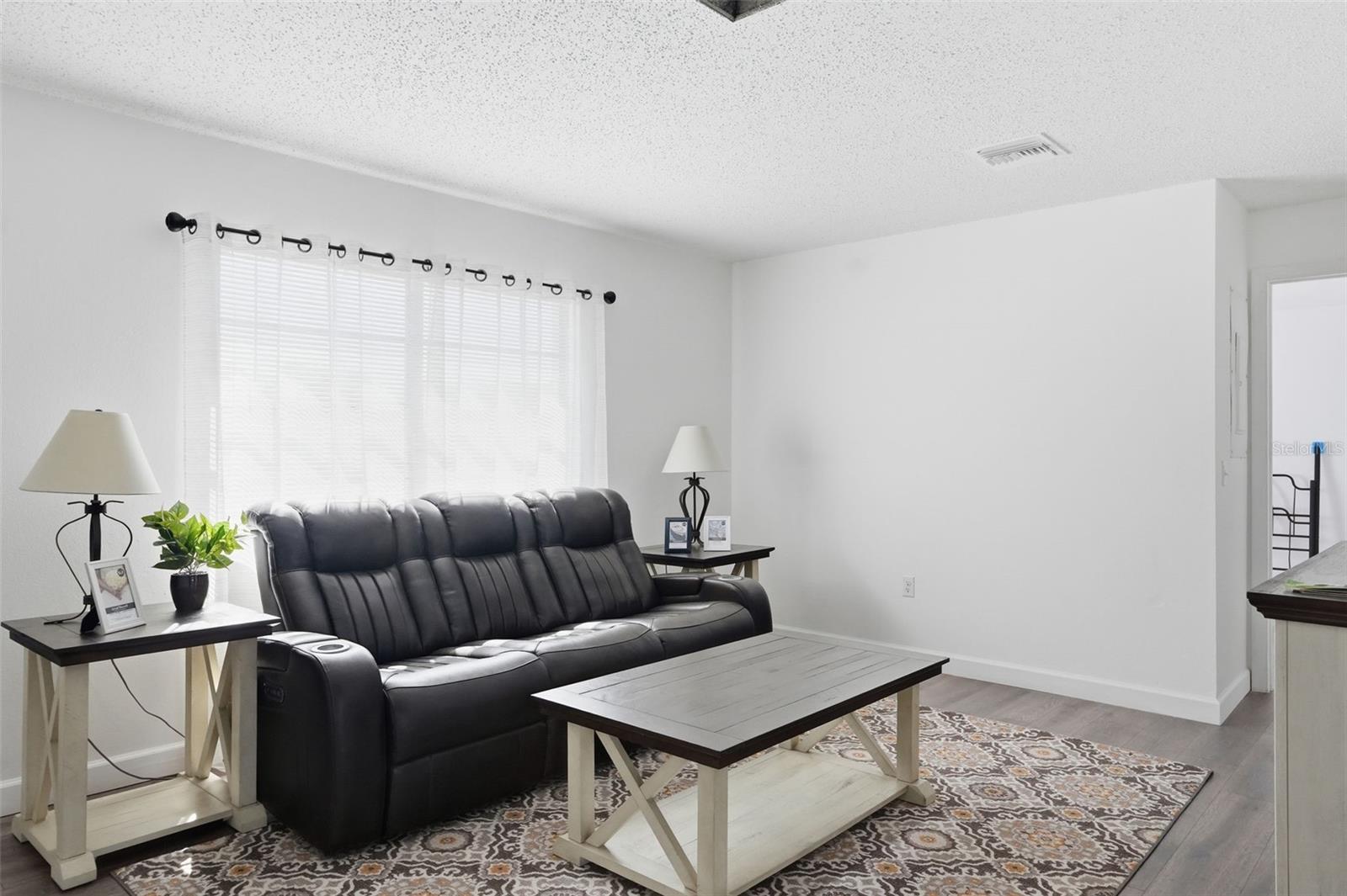 Image 6 of 37 For 2076 Landover Boulevard