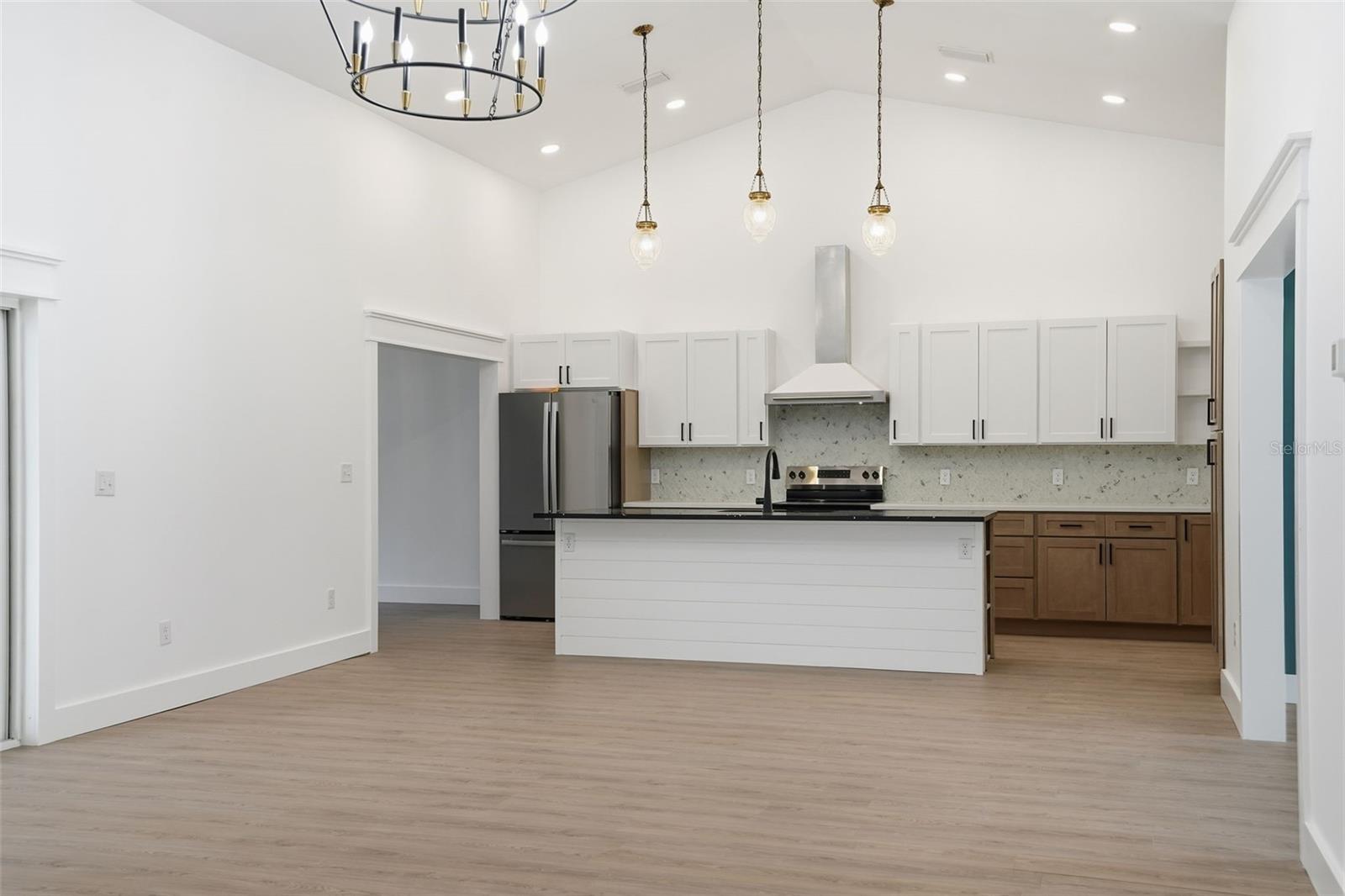 Image 17 of 92 For 34111 August Avenue