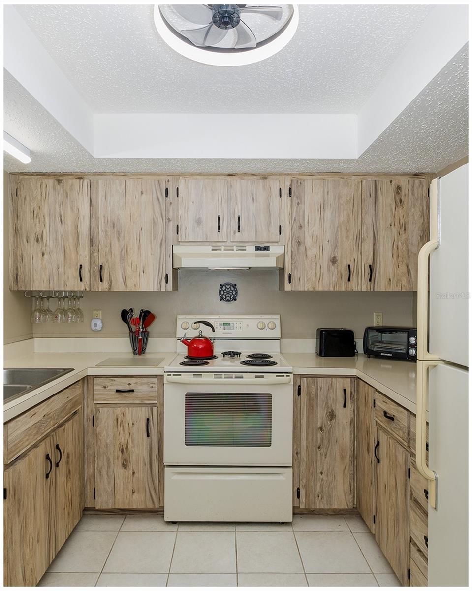 Image 14 of 49 For 4660 Marine Parkway 303