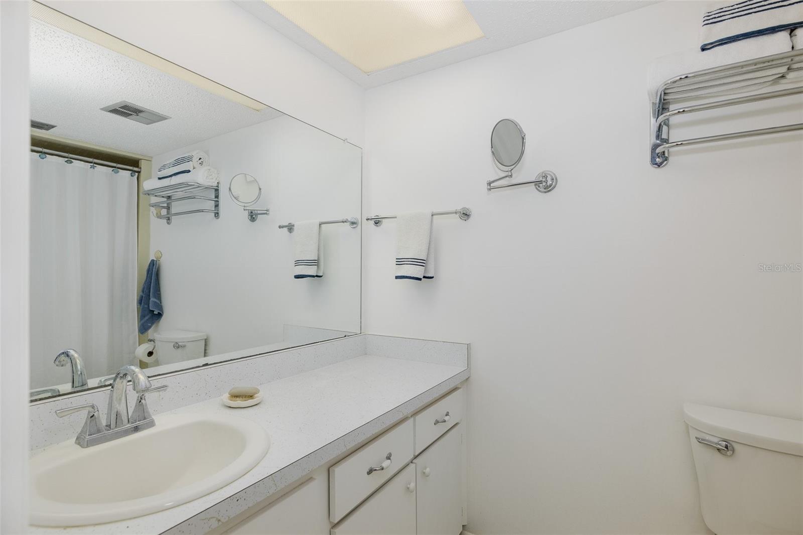 Image 30 of 49 For 4660 Marine Parkway 303