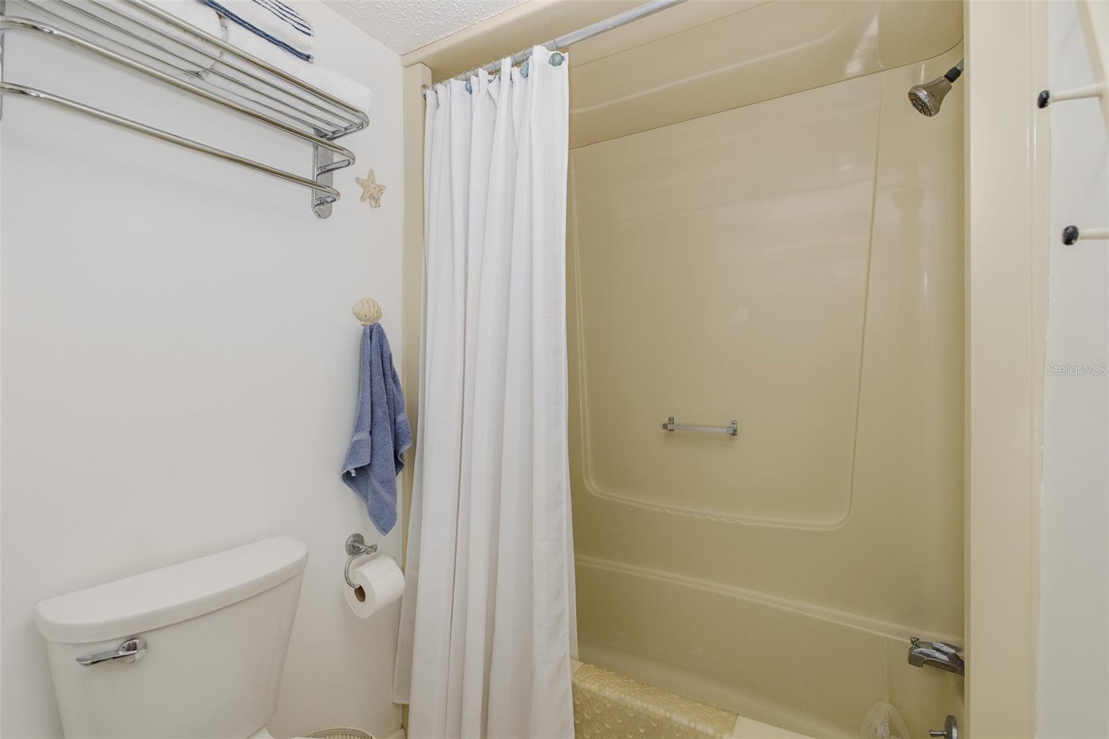 Image 35 of 49 For 4660 Marine Parkway 303