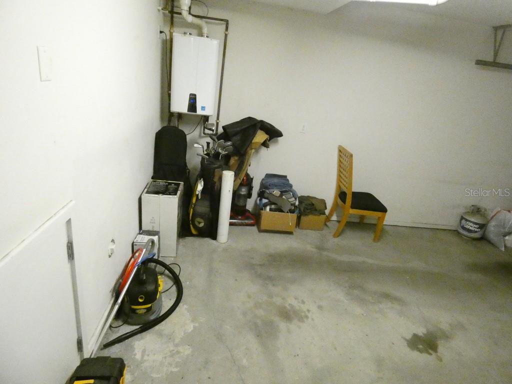 Image 15 of 34 For 830 Padua Lane