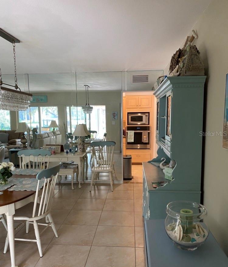 Image 22 of 36 For 742 Edgemere