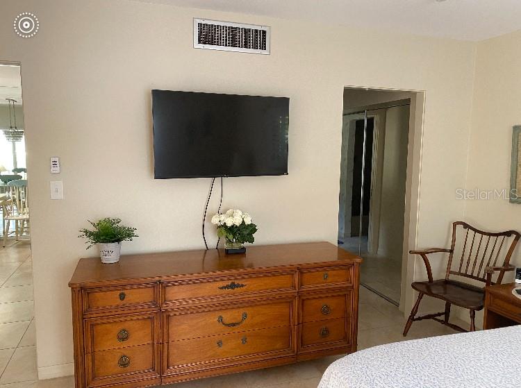 Image 26 of 36 For 742 Edgemere