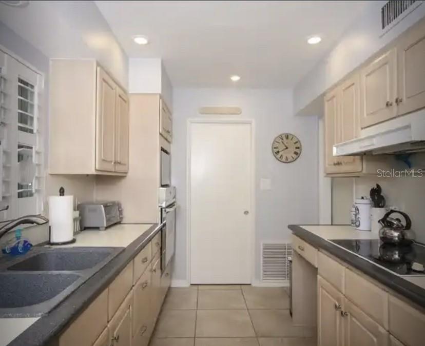 Image 29 of 36 For 742 Edgemere