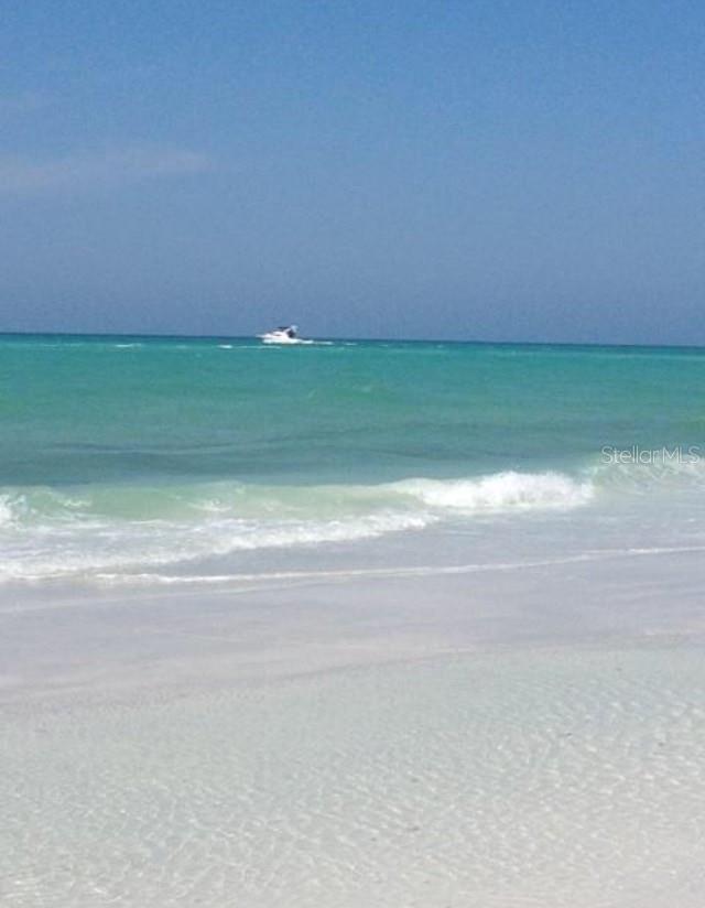 Image 34 of 36 For 742 Edgemere