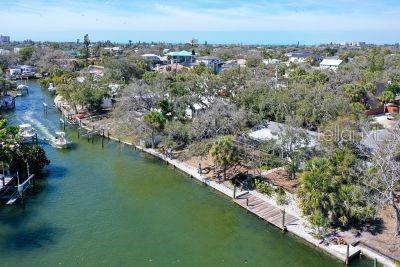 Image 8 of 36 For 742 Edgemere