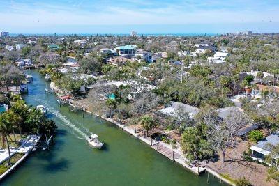 Image 9 of 36 For 742 Edgemere