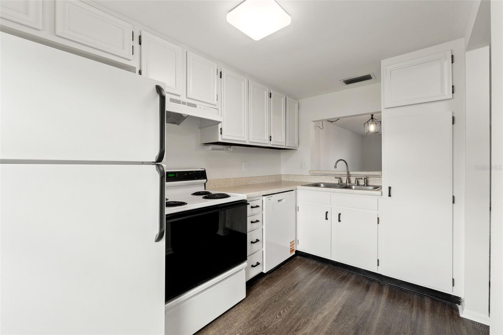 Image 3 of 45 For 3422 Trophy Boulevard