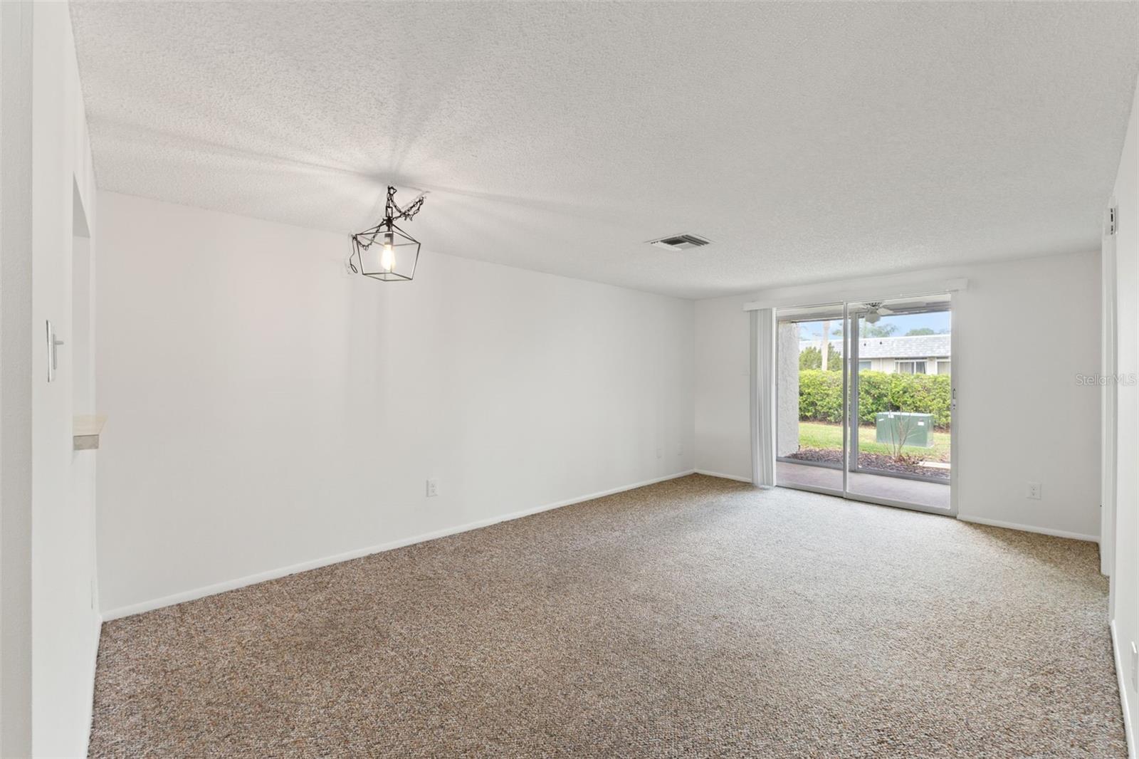 Image 4 of 45 For 3422 Trophy Boulevard